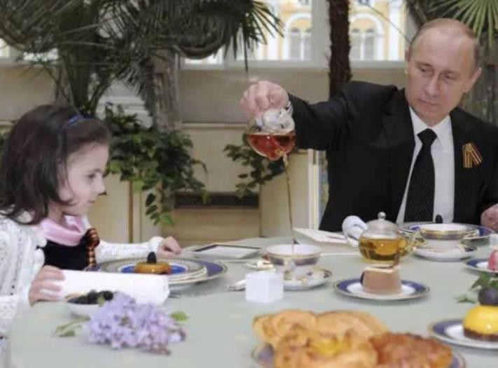 70岁高龄的帅小伙普京,普京年轻到现在颜值变化