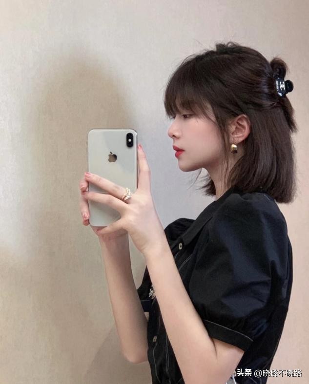 扎丸子头又好看又简单中长发,丸子头扎发简单减龄