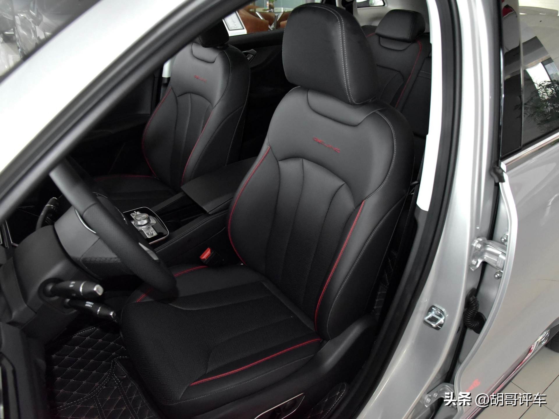 北京x7最新款顶配灰色,北京x7是时尚的舒适经济型suv