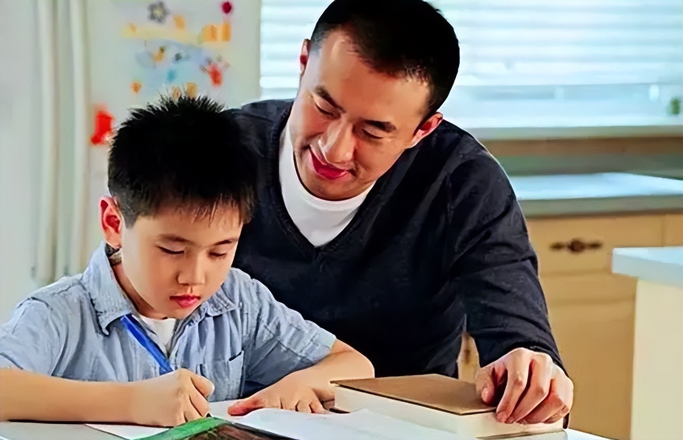 “根都坏了，别教了”，广东女学生违反纪律后，不少人都在劝老师