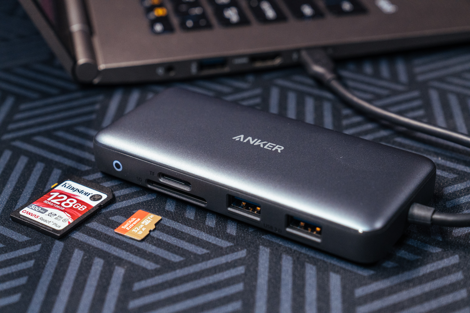 自己办公桌面布置,最简单的办公室桌面布置图