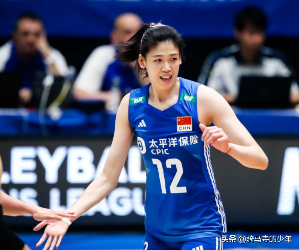 李盈莹评朱婷17分视频,朱婷轰下15分疯狂拦网防懵对手