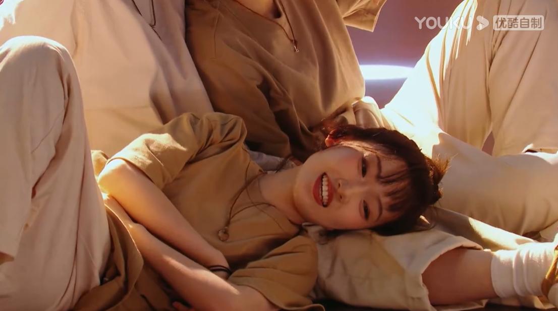 孟佳淘汰王霏霏落泪,了不起舞社最后齐舞