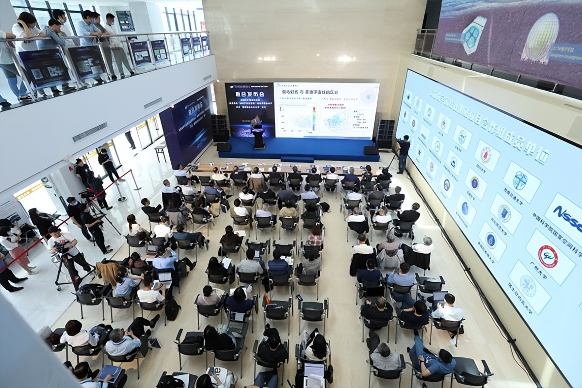 占地45亩的标准足球场馆,116公顷几个足球场