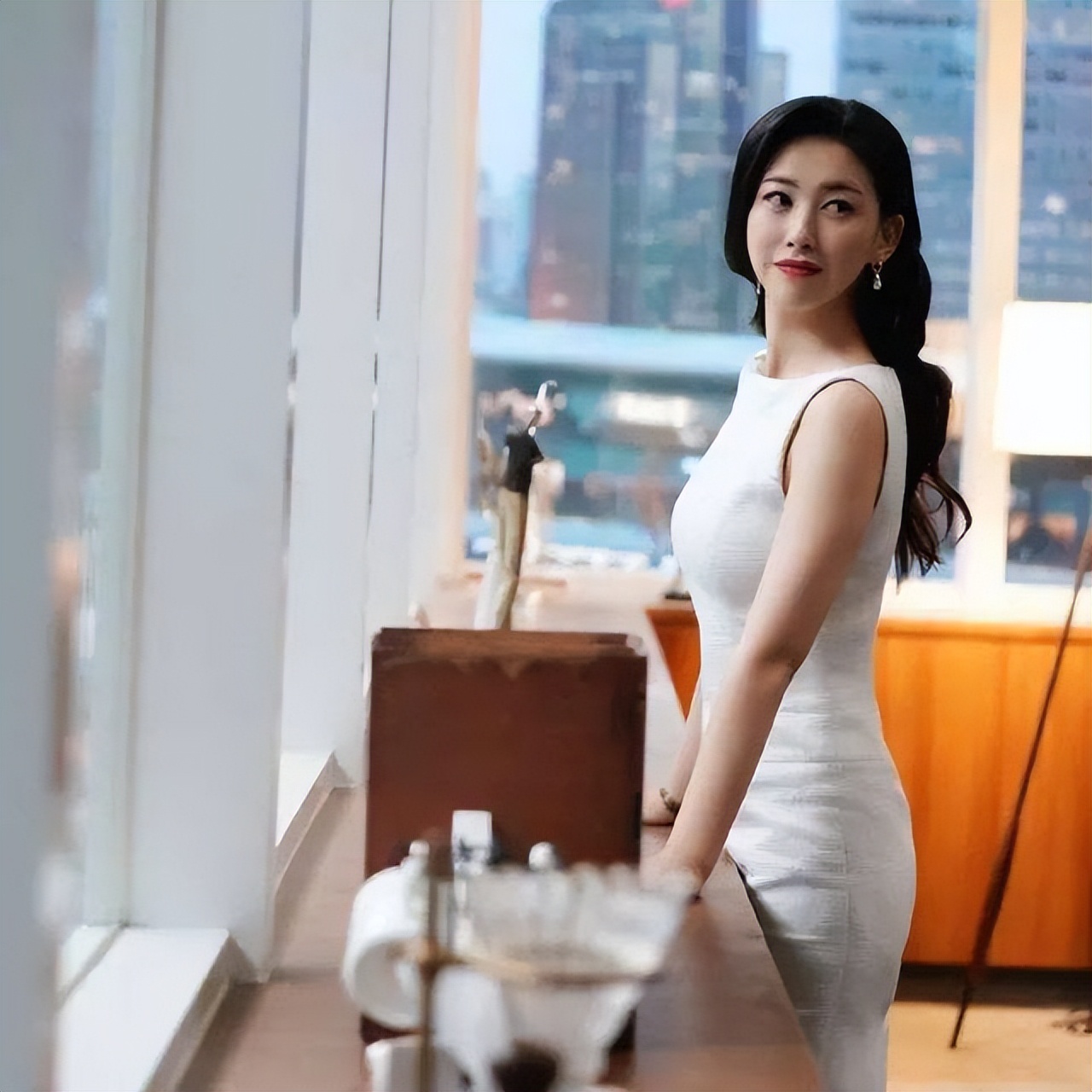 朱珠：迷倒世界顶级富豪，收服“帮派最狂太子”，却下嫁美术老师