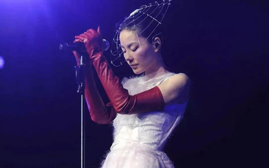 歌词经典语录100句,最打动人心的经典歌词句子