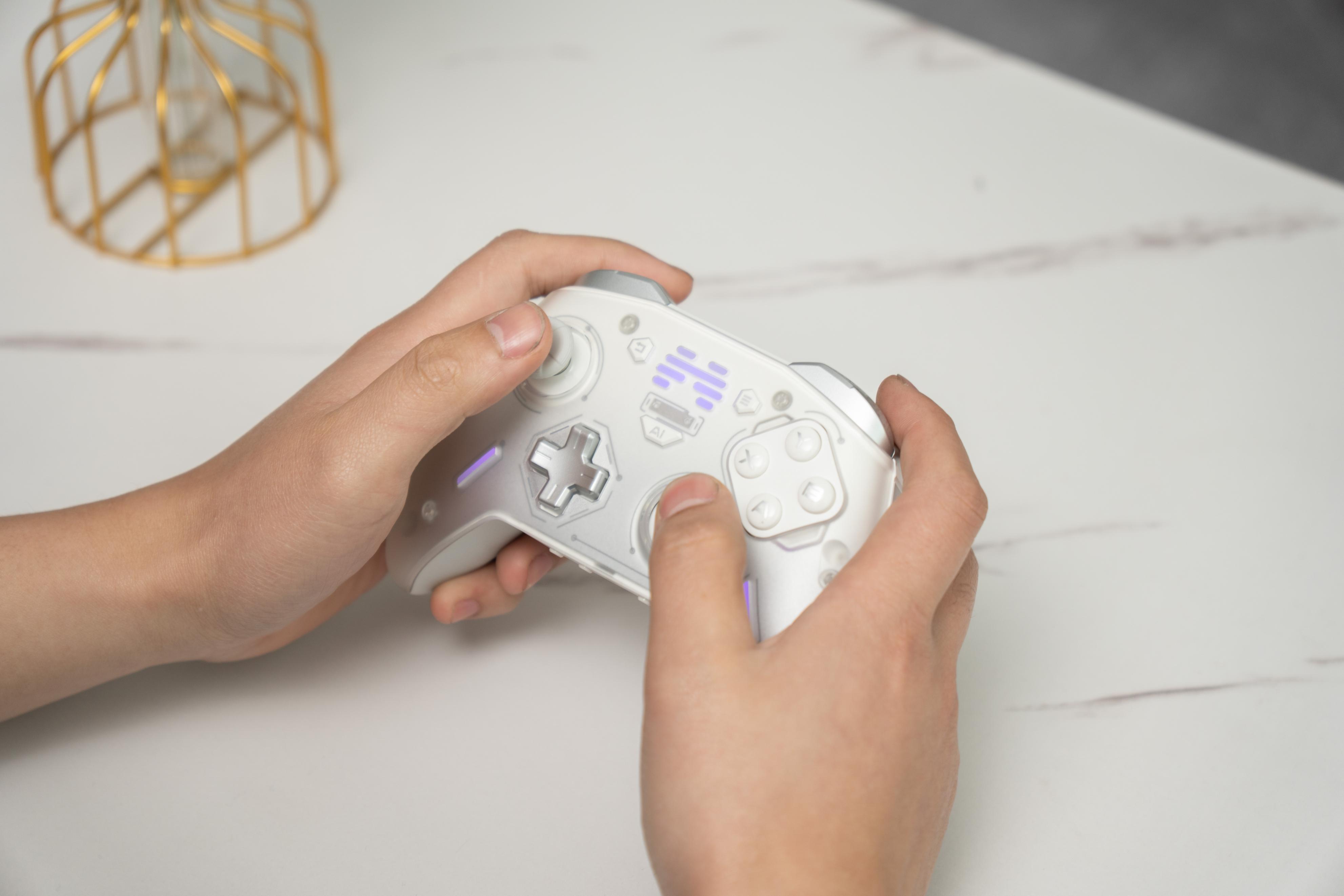 北通游戏手柄宙斯2,北通宙斯2手柄好还是pro手柄好