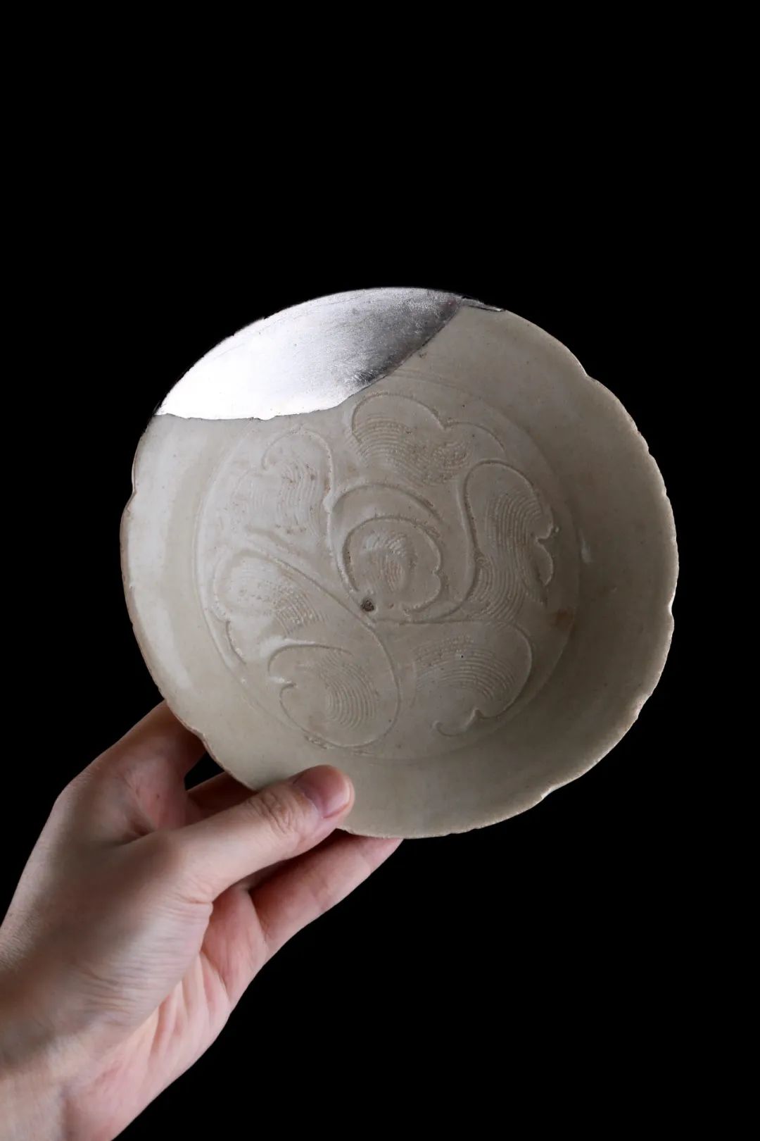 中国年轻人，不买房，只“玩物丧志”