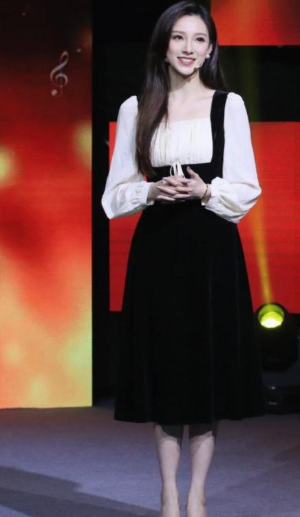 央视主持人马凡舒王冰冰,马凡舒春晚主持内容