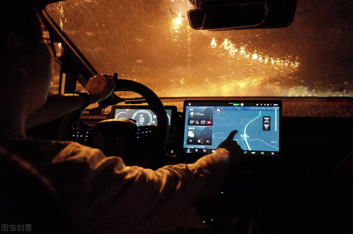 顺风车高速费在平台加还是私下收,正常跑长途顺风车司机可以赚多少