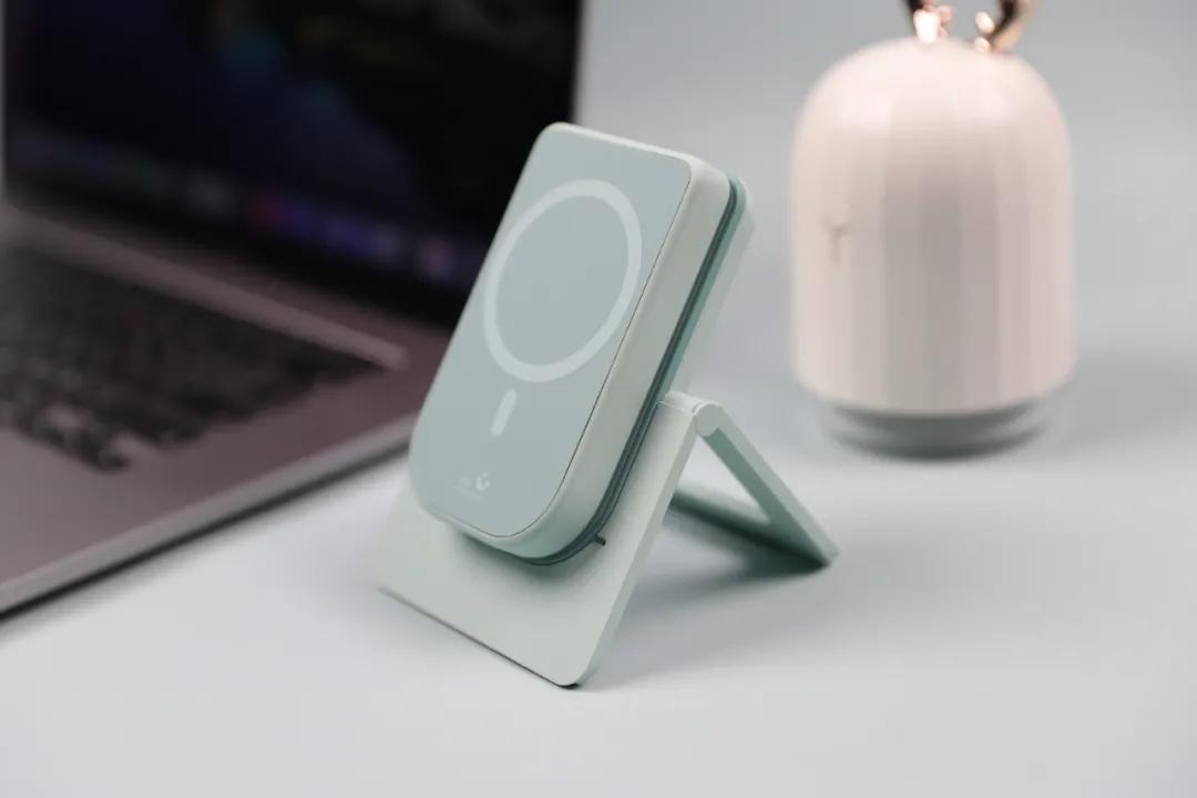 iPhone12、13可以磁吸充电，你该不会是最后一个知道的吧