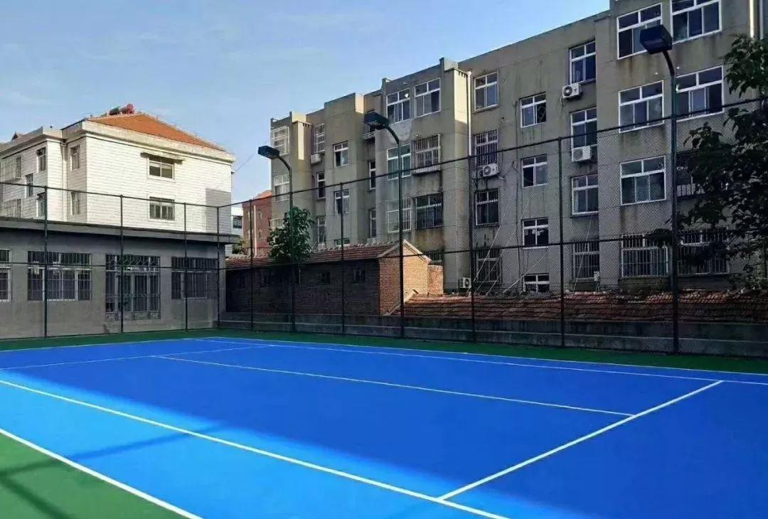 【炫耀蓝体育】什么是丙烯酸球场？丙烯酸球场有什么优势和特点？