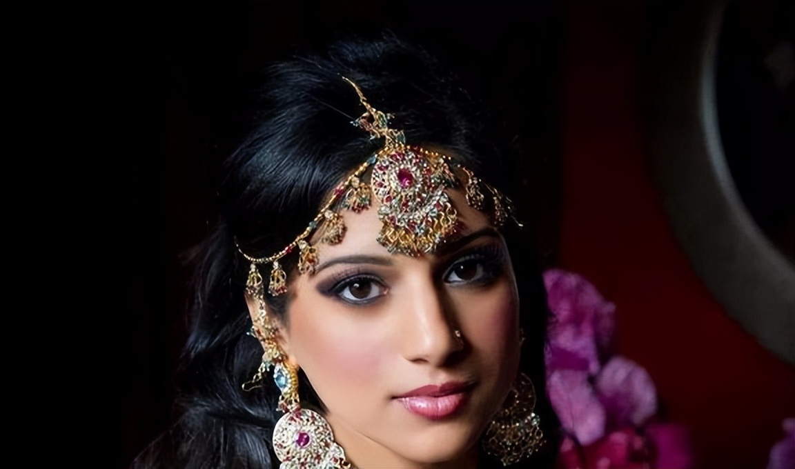 印度女性命运有多惨？参军不是为了保家卫国，而是为了逆天改命