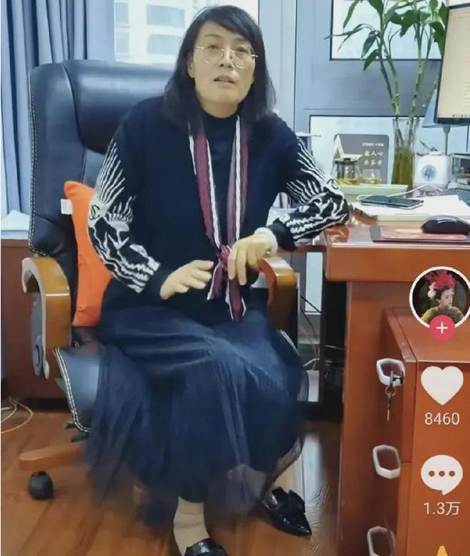 红十字会穿3万元的衣服的视频,红十字会穿3万元衣服