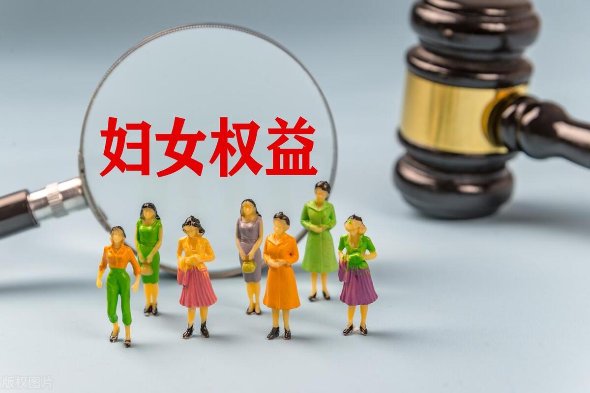 从“网红青蛙*窥偷**裙底事件”中思考—如何加强女性自我保护意识？