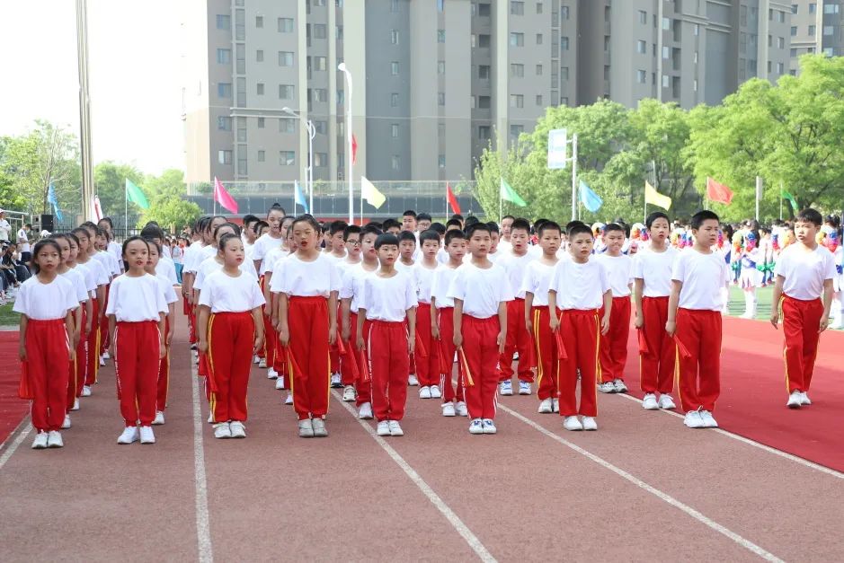 西安浐灞阳光海澜小学田径运动会,西安御锦城小学春季运动会直播