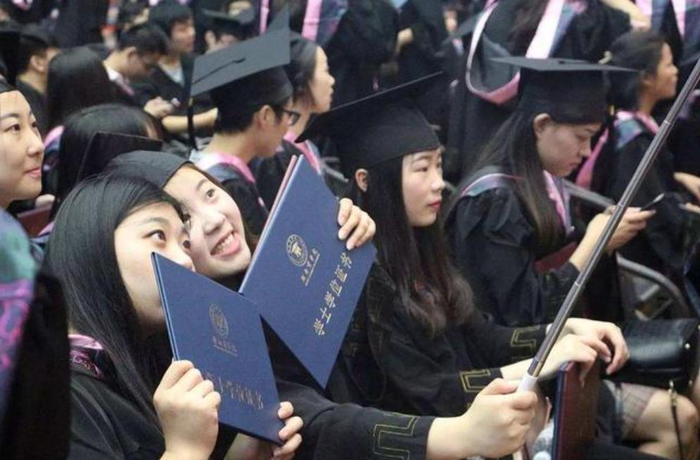 北漂女孩租老人房,北漂女孩1000块钱的出租屋生活