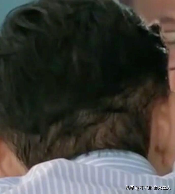 刘晓庆戴头套,刘晓庆戴假发吗