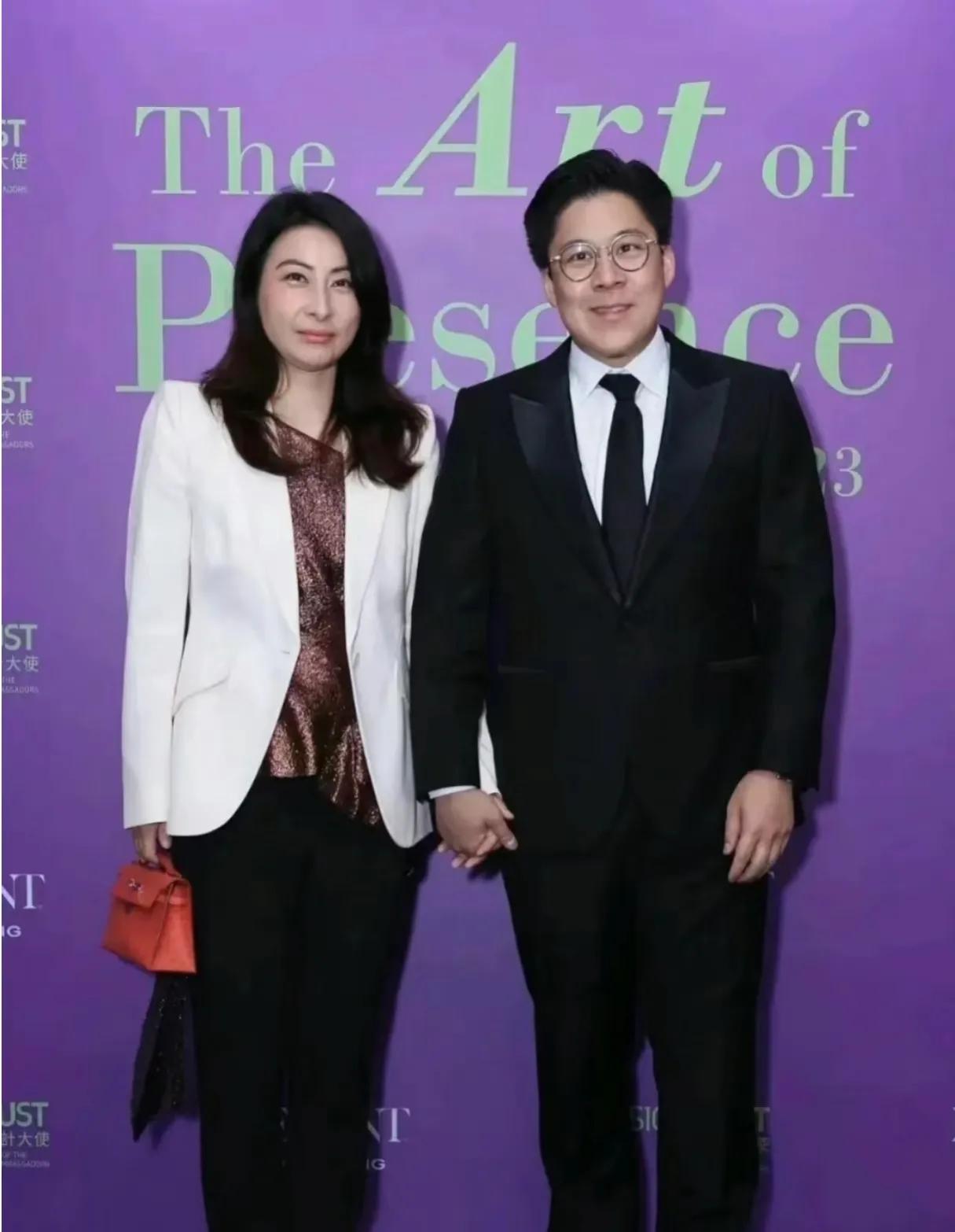 郭晶晶高定,郭晶晶穿高跟鞋背爱马仕