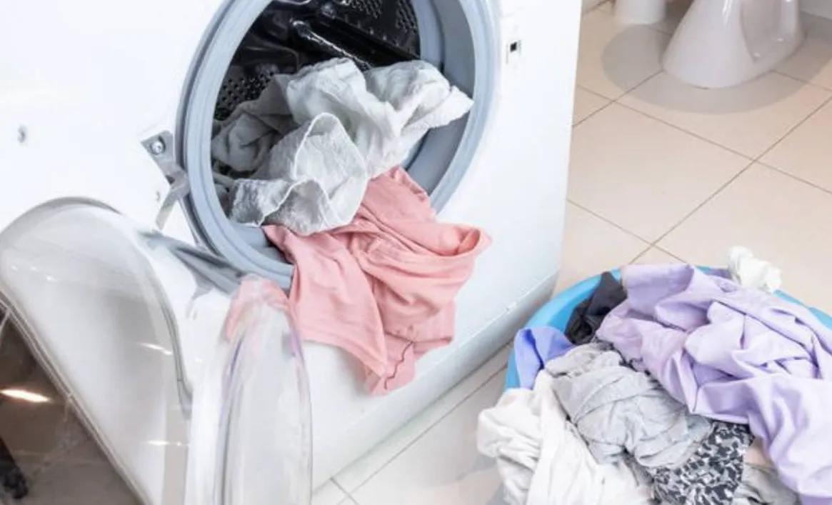 衣服一定要这样清洗,别不当回事,不然衣服“越洗越旧”
