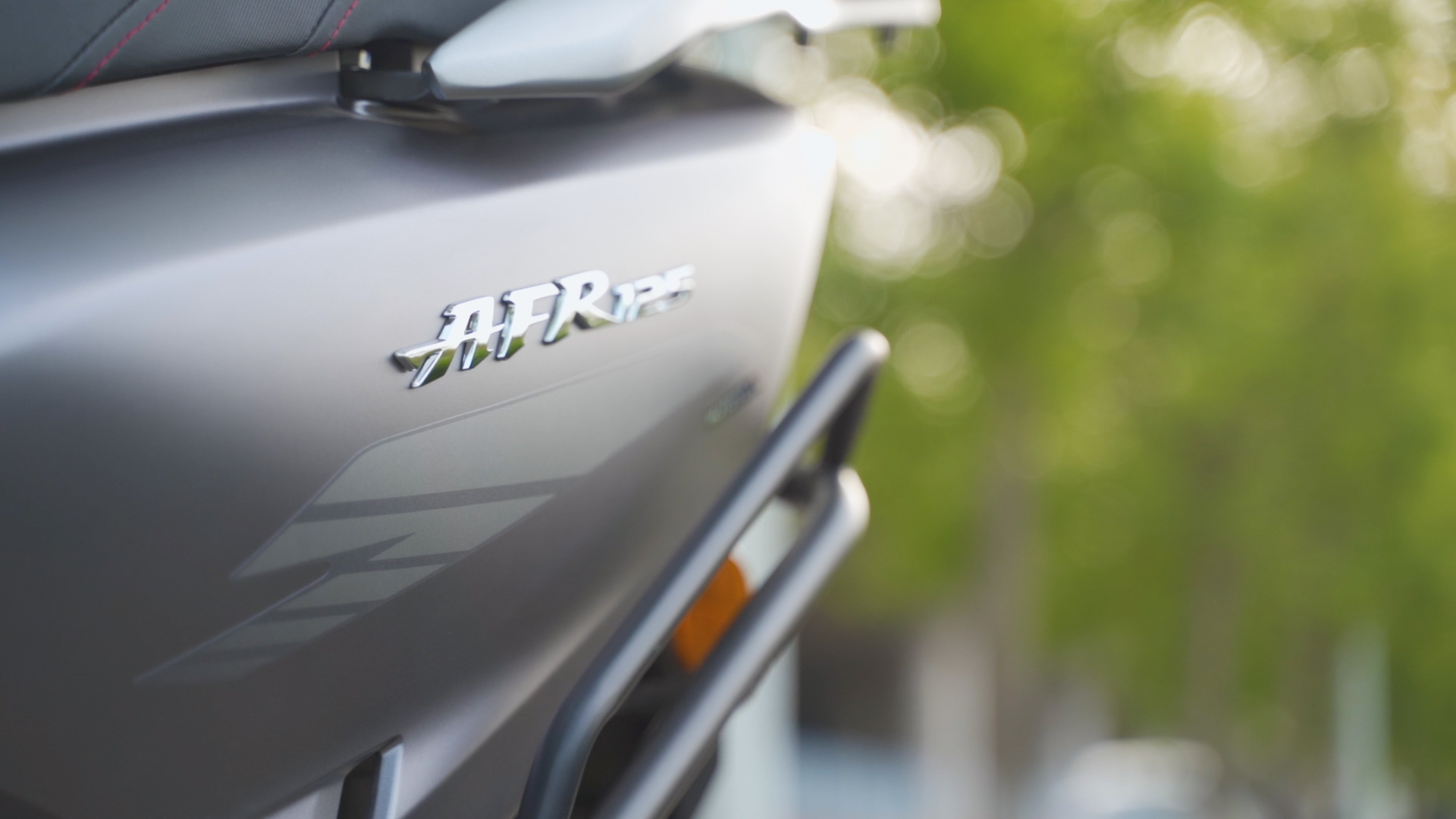 豪爵afr125保养灯怎么消,豪爵afr125厂家一般送几次保养