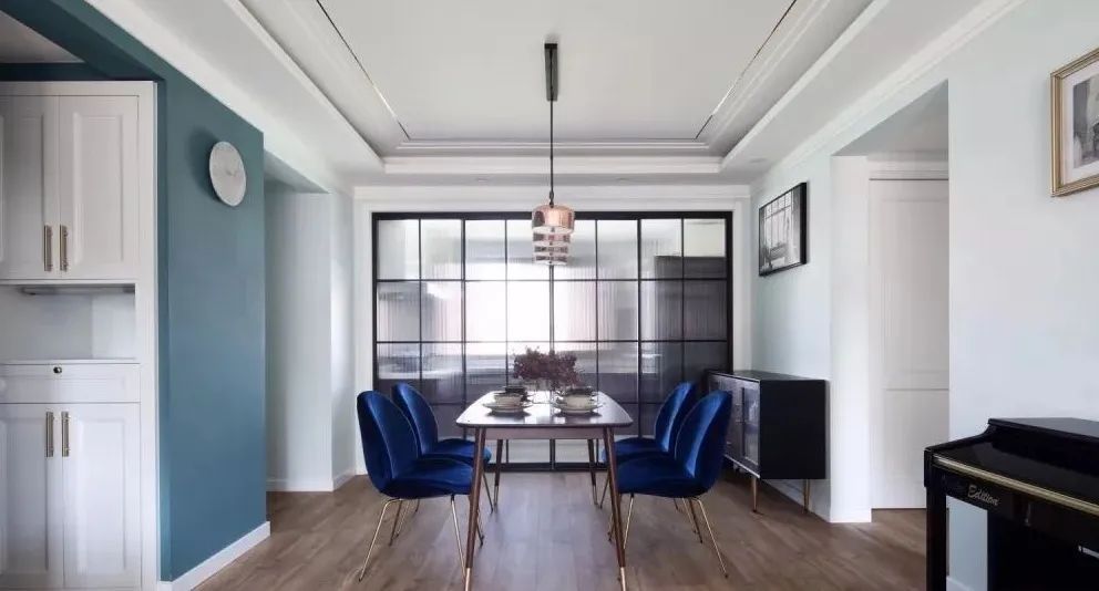 餐厅较大餐桌选方的还是圆的好,家用饭桌选圆的好还是方的好