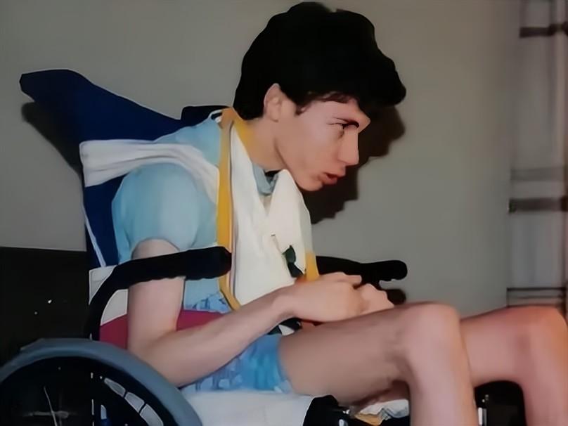 12岁男孩马丁：被护工虐待性侵14年，醒来用“特殊声音”揭开真相