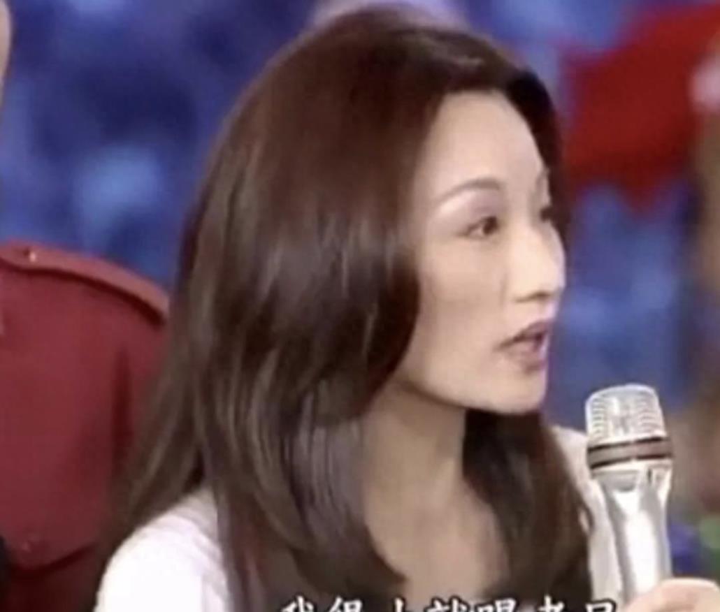 女歌手比莉简历,歌手比莉图片