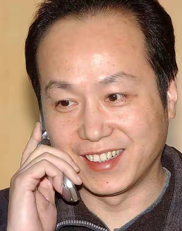 罗京去世近十年妻子改嫁豪门,罗京去世11年妻子携子改嫁富商