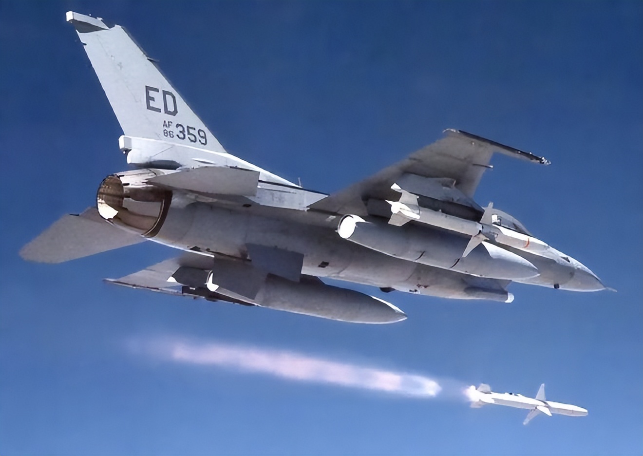 西方援助乌克兰多少架f16,西方援助乌克兰总共多少架f16