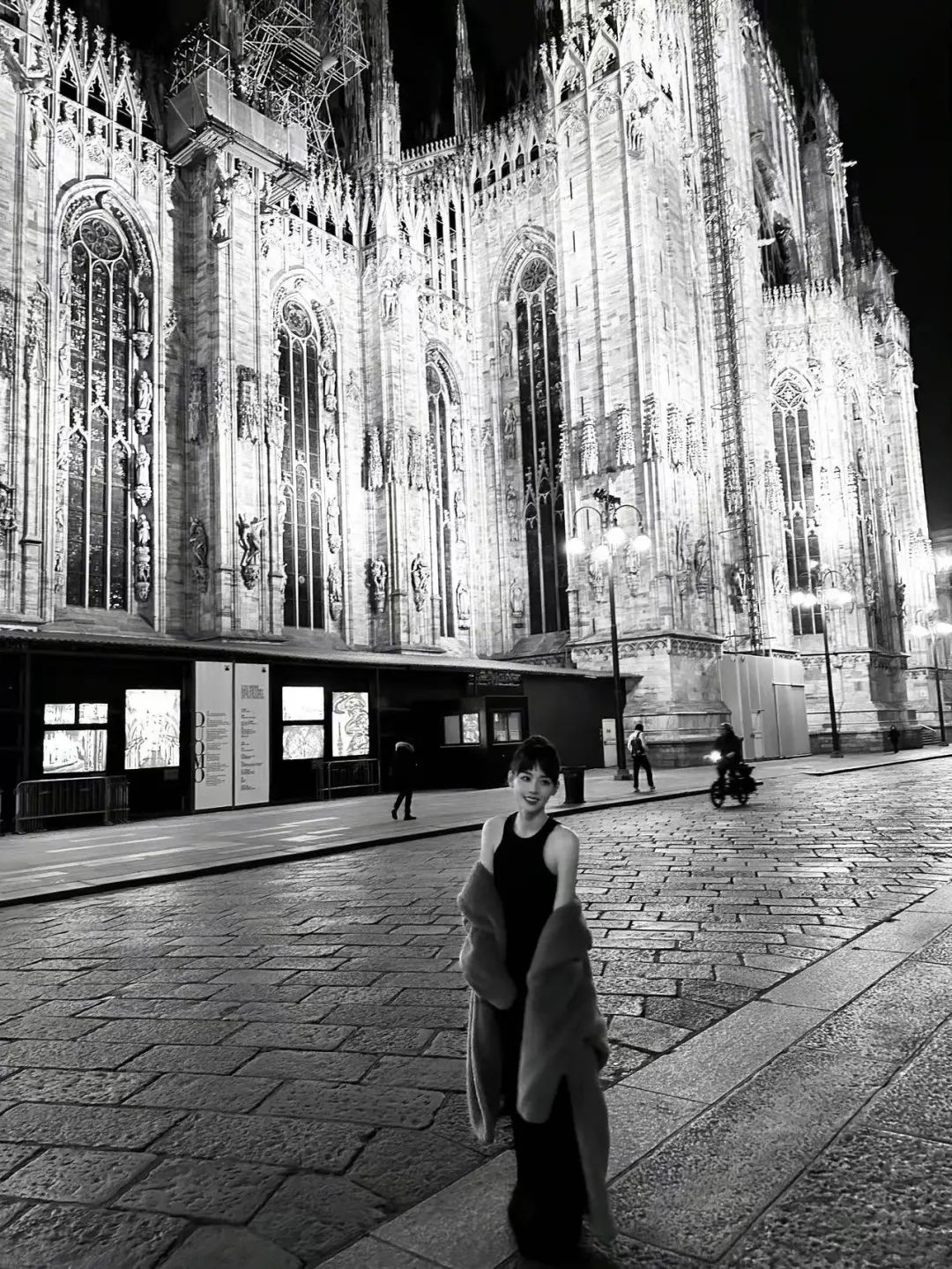 刘雯时隔三年重返时装周首秀,2003后女明星