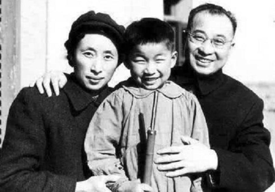 2010年傅涯逝世，立遗嘱表示不跟陈赓合葬：让他跟王根英在一起吧