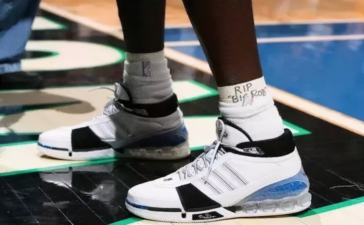 阿里纳斯篮球鞋回归,阿里纳斯篮球鞋纯黑