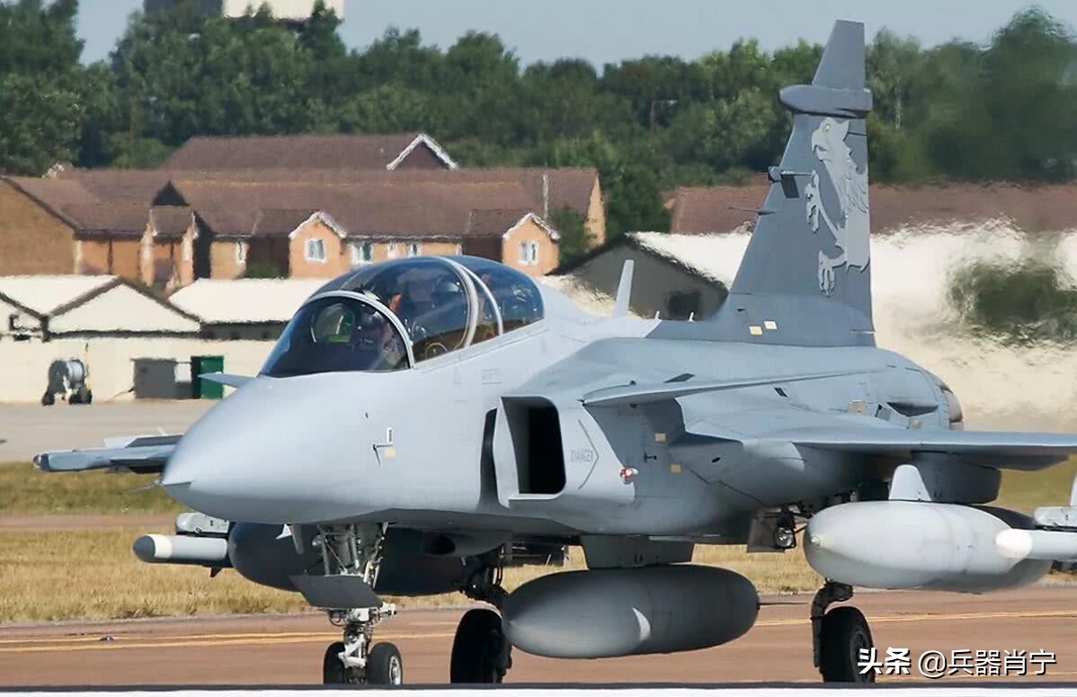 北欧瑞典鹰狮飞机,北欧鹰狮萨博战斗机