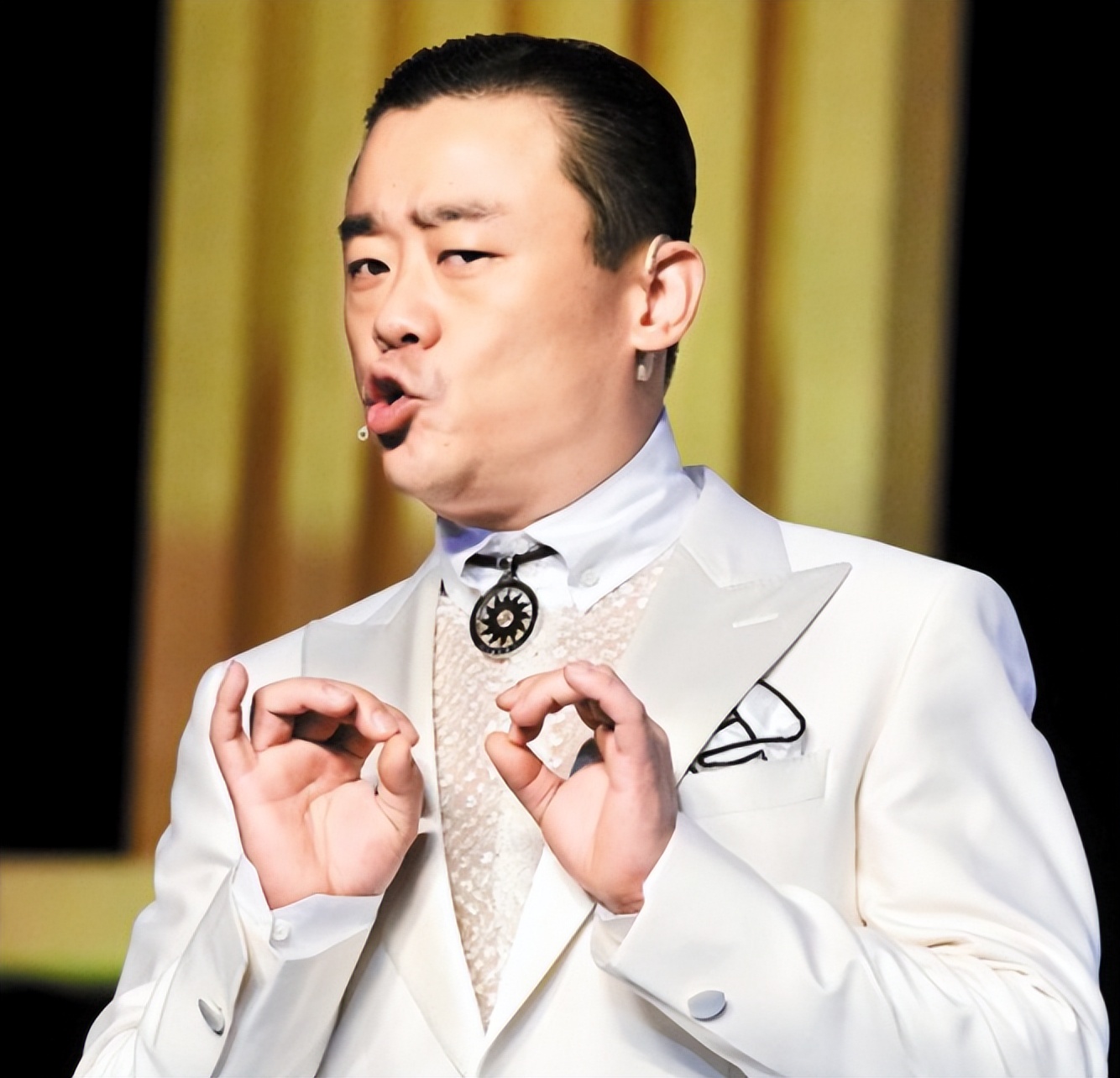 温州女富豪胡洁：前夫贪污出逃，她带女儿甘当小三，二婚嫁周立波