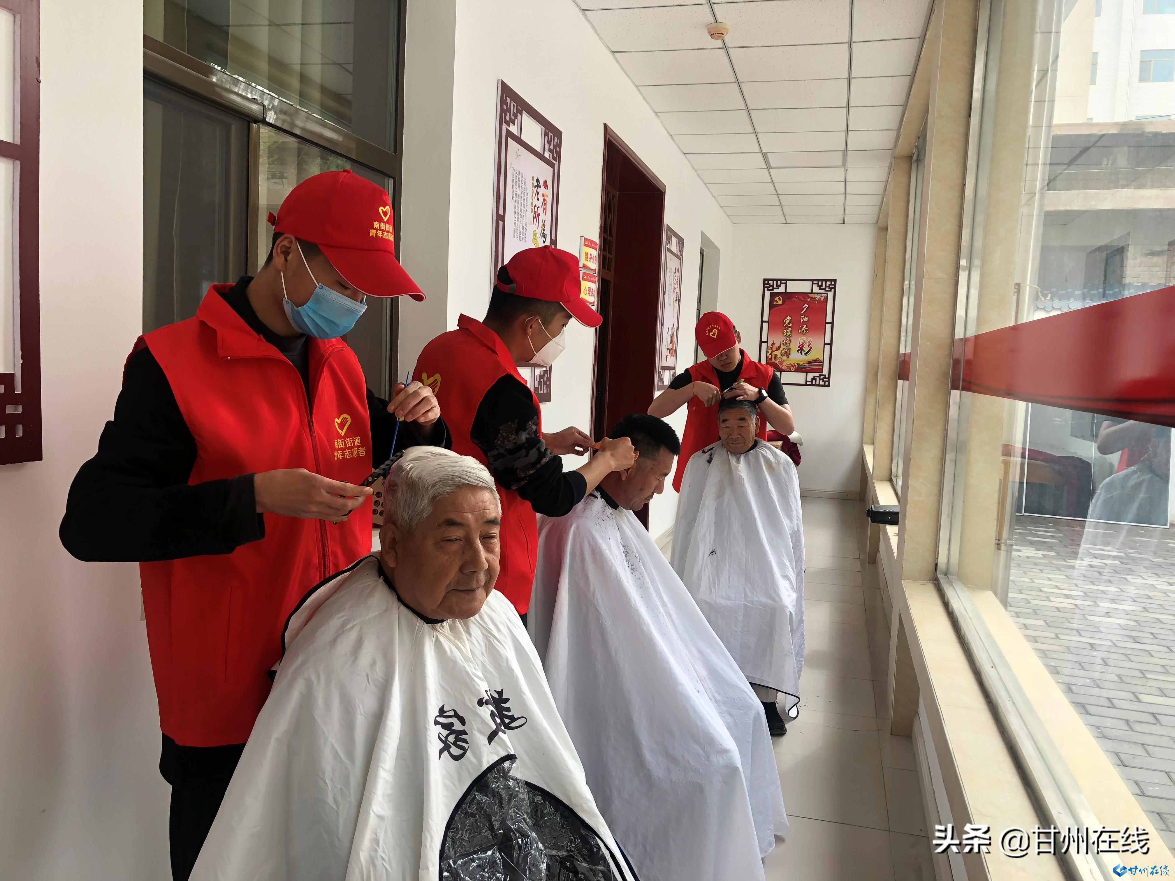 志愿红点亮城市文明之光,志愿红温暖居民心