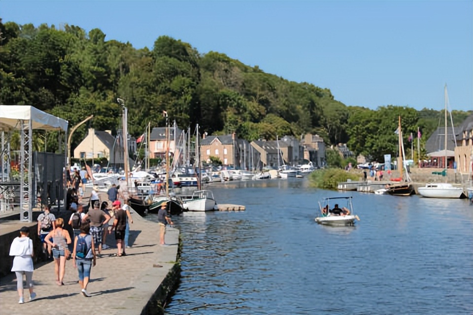 迪南：凝固中世纪法国，时光回到布列塔尼荣耀，半木结构建筑如画