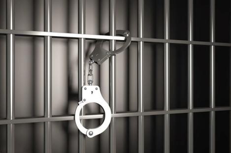 民工捡到3亿元的手镯,民工挖3亿金手镯完整版