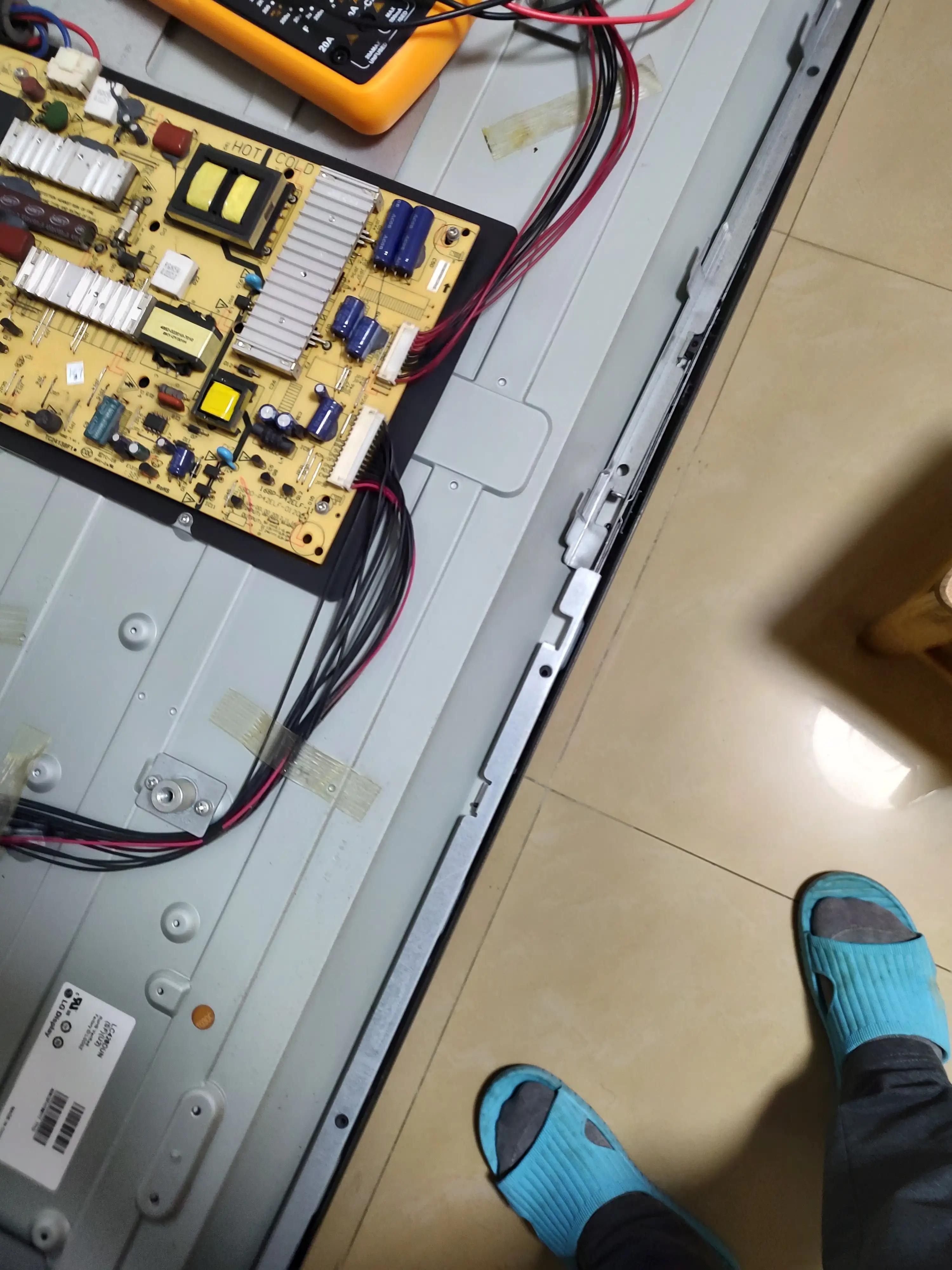 创维电视突然黑屏有声音维修价格,创维电视开机闪一下就黑屏