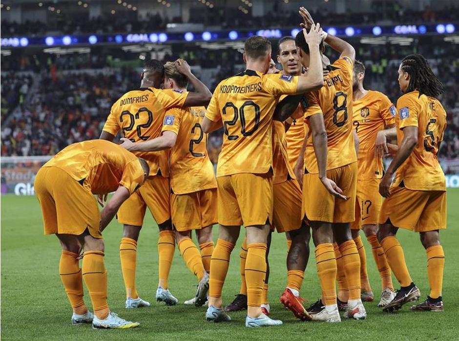 更胜现场！与飞利浦全景声回音壁B8905一同畅享卡塔尔世界杯