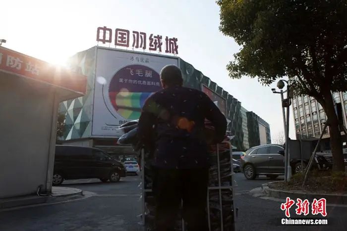 承包了全国50%羽绒服！这个南方小城，竟是世界羽绒服的“制造中心”？