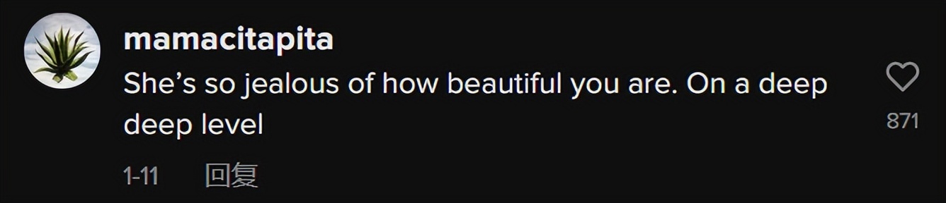 亚裔美女走在街头突然被骂：你们亚洲女戴美瞳就为有蓝眼睛！做作