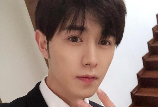 童锦程和殷世航梦幻联动，时隔多年再度同框，小羊也被带上