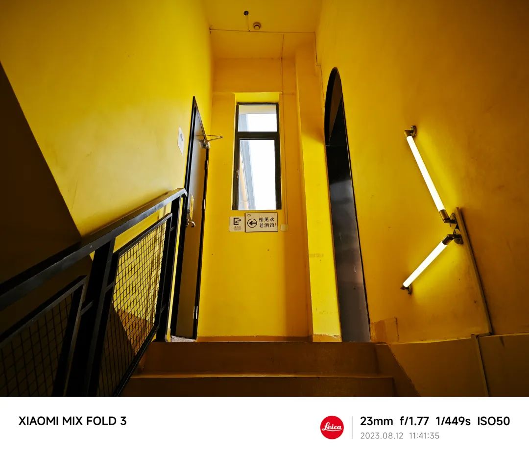 小米mixfold3长焦微距对比华为,关注色彩