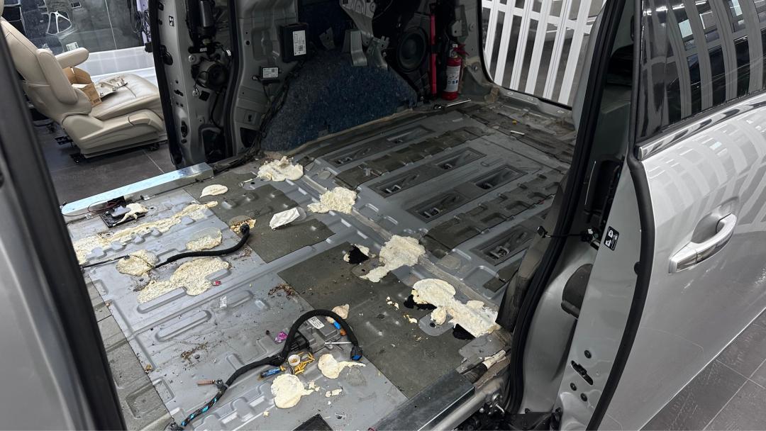 破烂的车变成新车,破烂的车子翻新