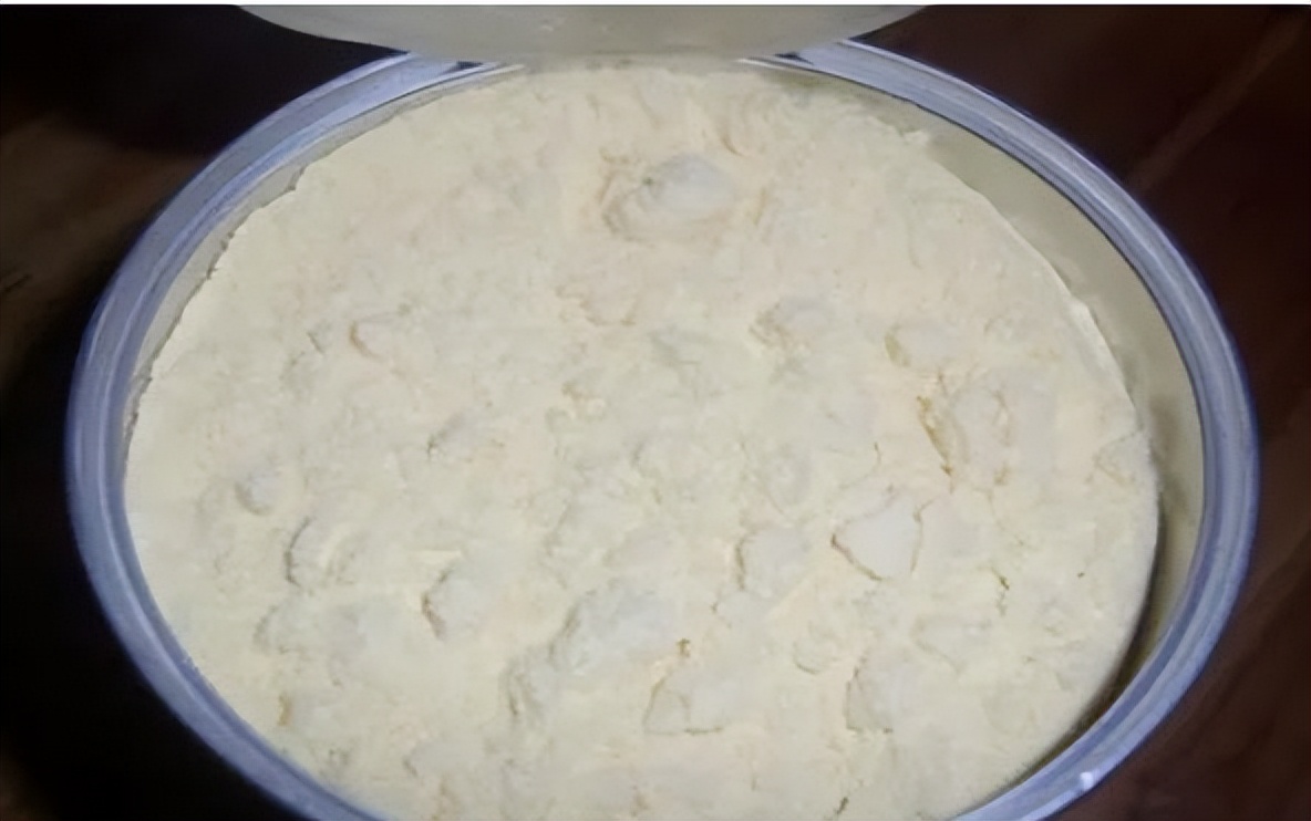 奶粉兑了多久就不能给宝宝喝了,奶粉过了一个月还能给宝宝喝吗