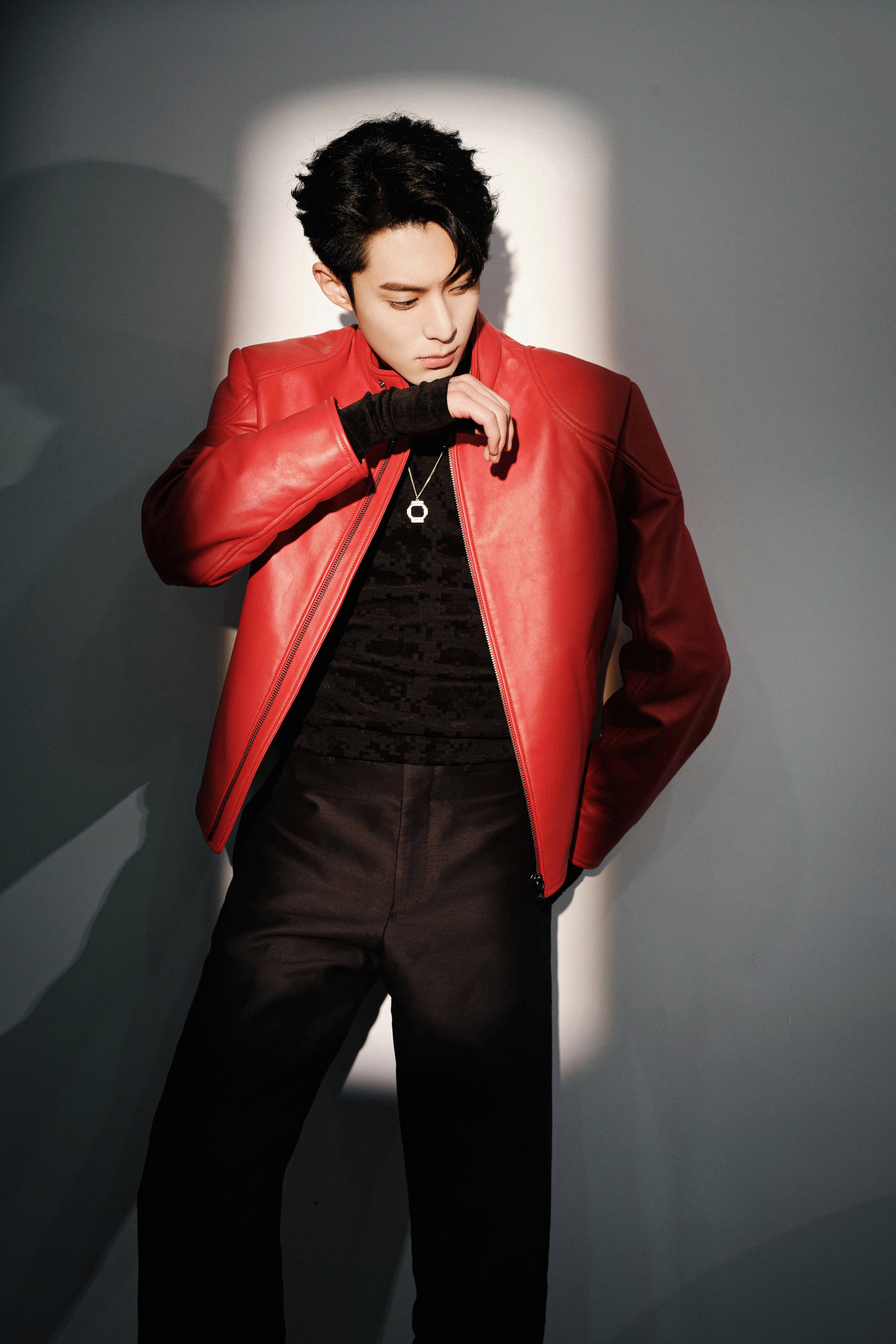 皮夹克穿搭男士推荐,休闲时尚皮夹克适合什么样的男生