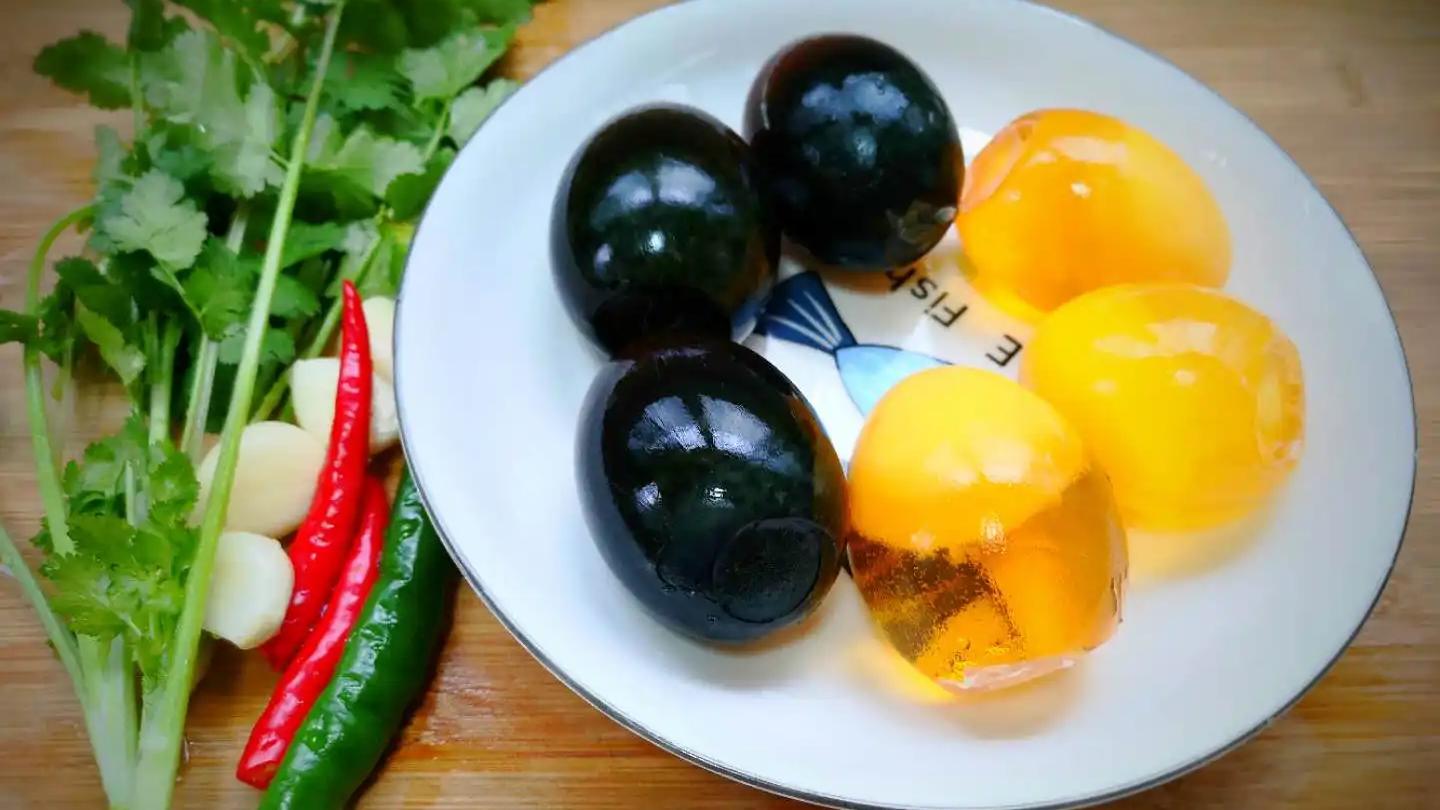 皮蛋被评为最恶心的食物,皮蛋有毒的食物