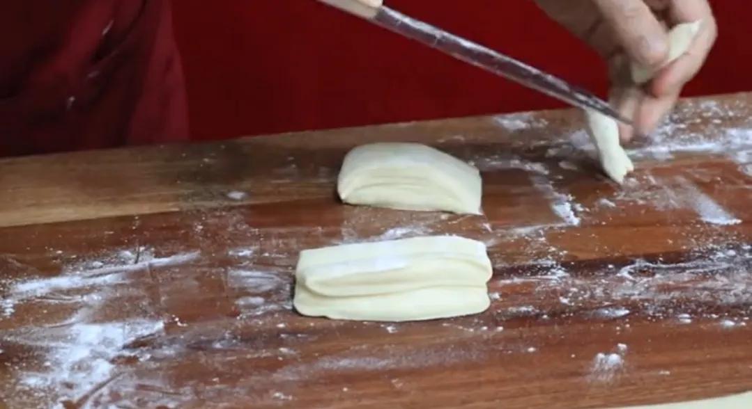 蓬松酥脆小油条做法,蓬松松软的小油条做法与配方