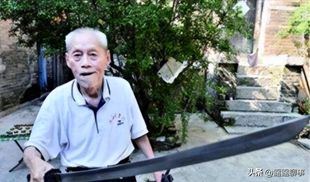 老兵缴获武士刀,日本缴获的武士刀